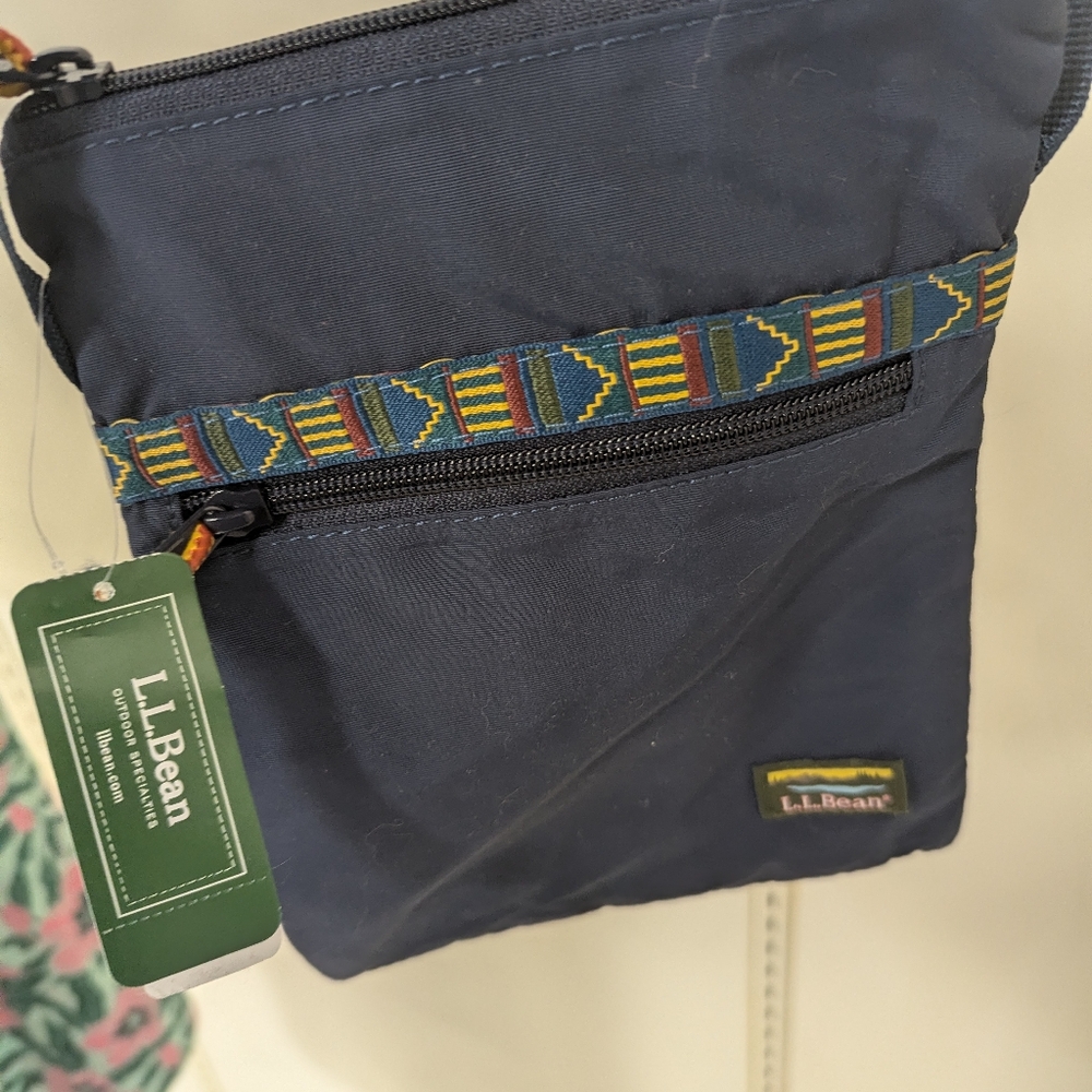L.L. Bean Mountain Classic Crossbody Bag Purse in Navy Blue